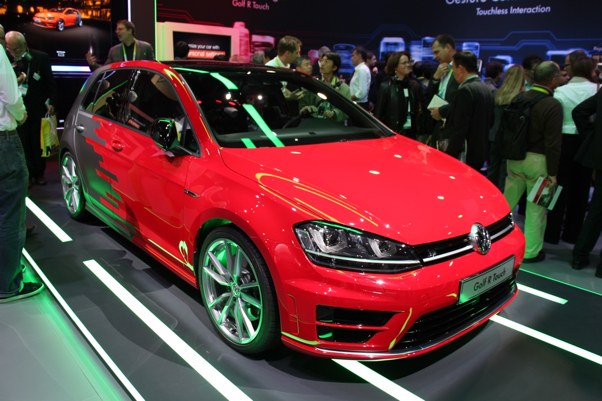 CES 2015: Volkswagen zeigt neues Infotainmentsystem im VW Golf R Touch